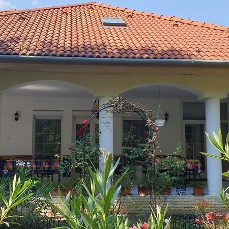 Hotel Fertodi Kuria Vendeghaz Zewnętrze zdjęcie