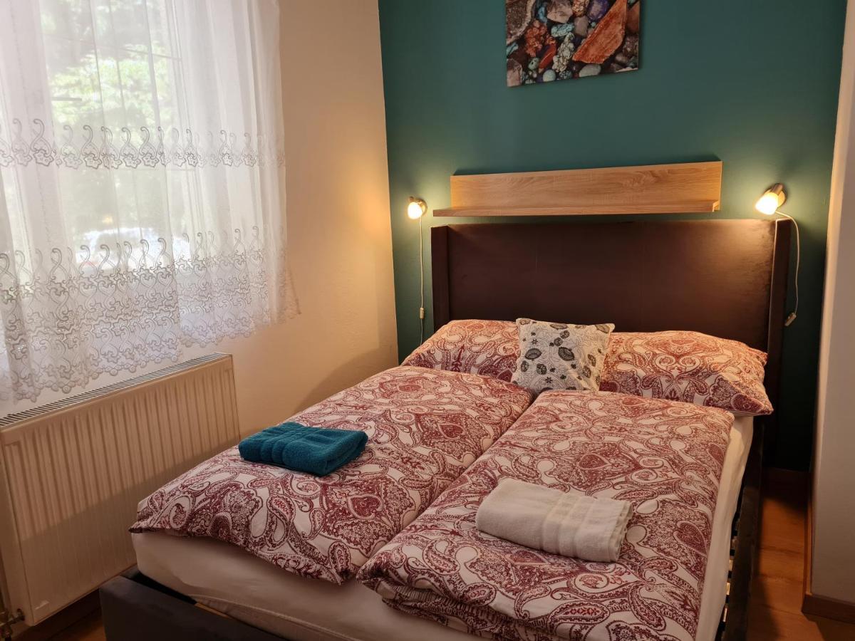 Hotel Fertodi Kuria Vendeghaz Zewnętrze zdjęcie