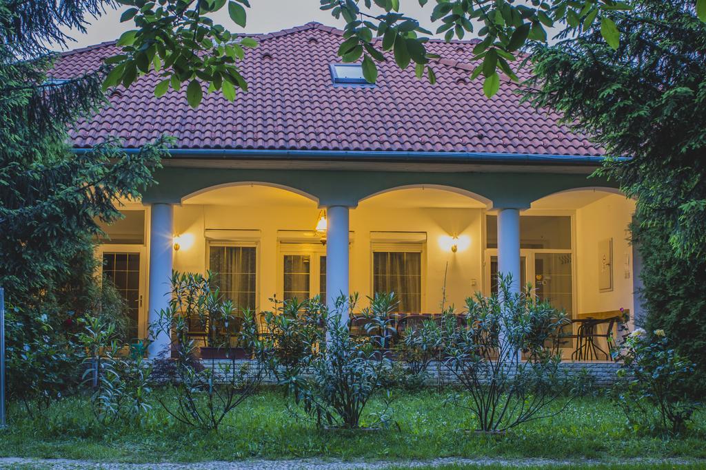 Hotel Fertodi Kuria Vendeghaz Zewnętrze zdjęcie