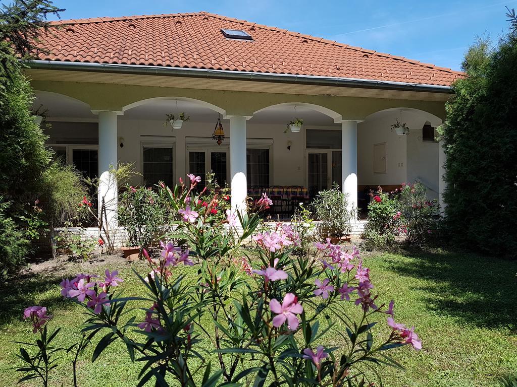 Hotel Fertodi Kuria Vendeghaz Zewnętrze zdjęcie
