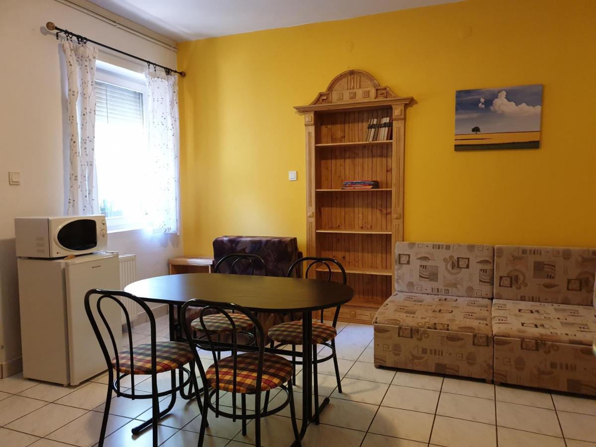 Hotel Fertodi Kuria Vendeghaz Zewnętrze zdjęcie